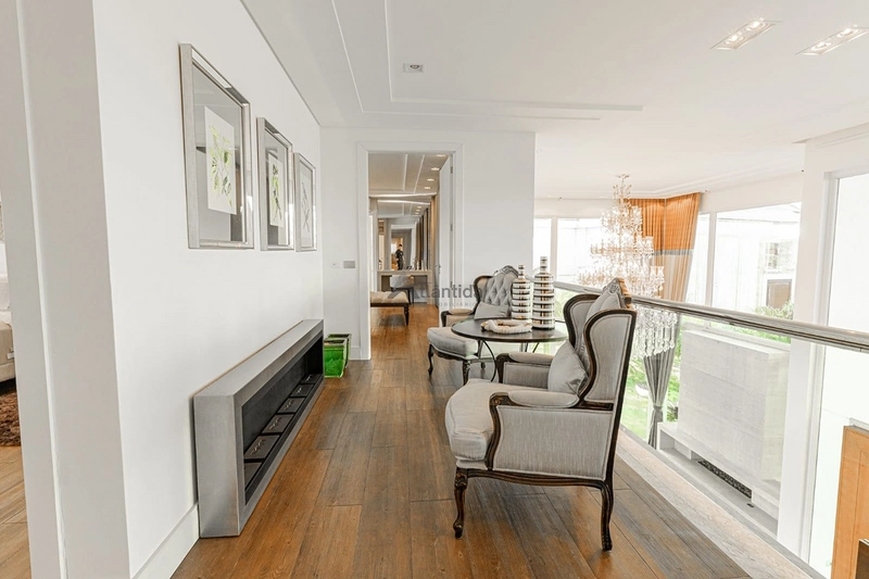 Sobrado beira lago no Enseada Lagos com 8 suítes, piscina de borda infinita, elevador, adega climatizada, automação e acabamento classe AAA.: 46ª foto da galeria de imagens do imóvel