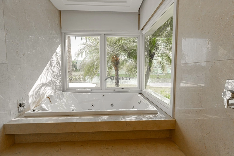 Sobrado beira lago no Enseada Lagos com 8 suítes, piscina de borda infinita, elevador, adega climatizada, automação e acabamento classe AAA.: 27ª foto da galeria de imagens do imóvel