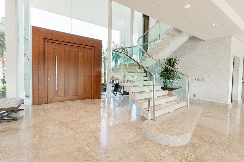 Sobrado beira lago no Enseada Lagos com 8 suítes, piscina de borda infinita, elevador, adega climatizada, automação e acabamento classe AAA.: 37ª foto da galeria de imagens do imóvel