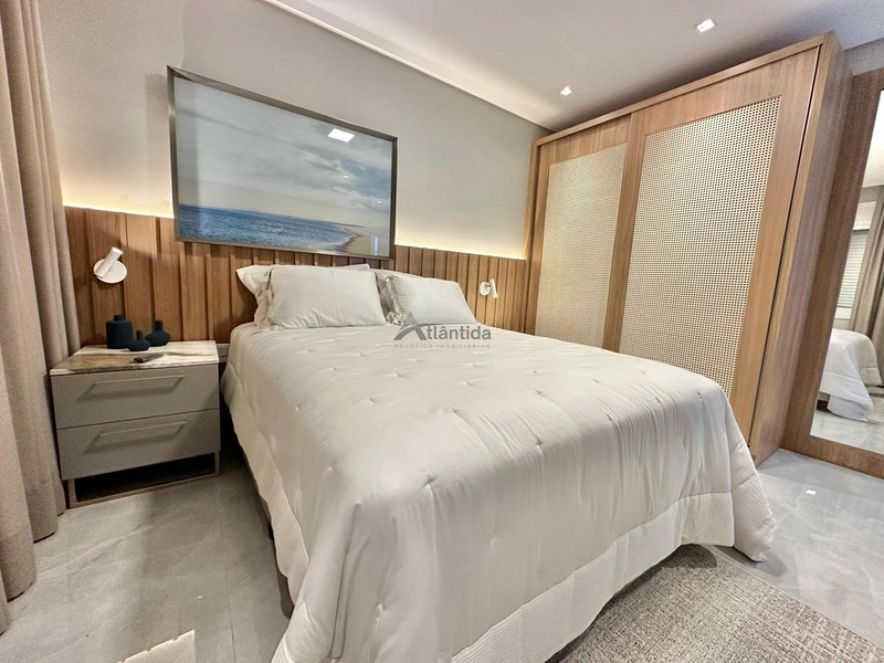 Sobrado de esquina e beira lago no Condomínio Sense, com 5 suítes, piscina em concreto, espaço gourmet e ambientes amplos, finamente mobiliado e decorado.: 16ª foto da galeria de imagens do imóvel