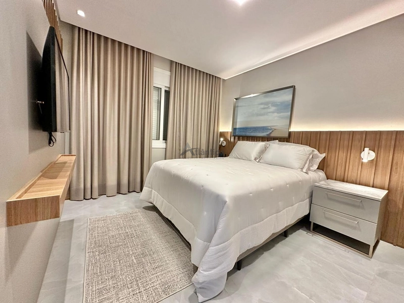 Sobrado de esquina e beira lago no Condomínio Sense, com 5 suítes, piscina em concreto, espaço gourmet e ambientes amplos, finamente mobiliado e decorado.: 14ª foto da galeria de imagens do imóvel