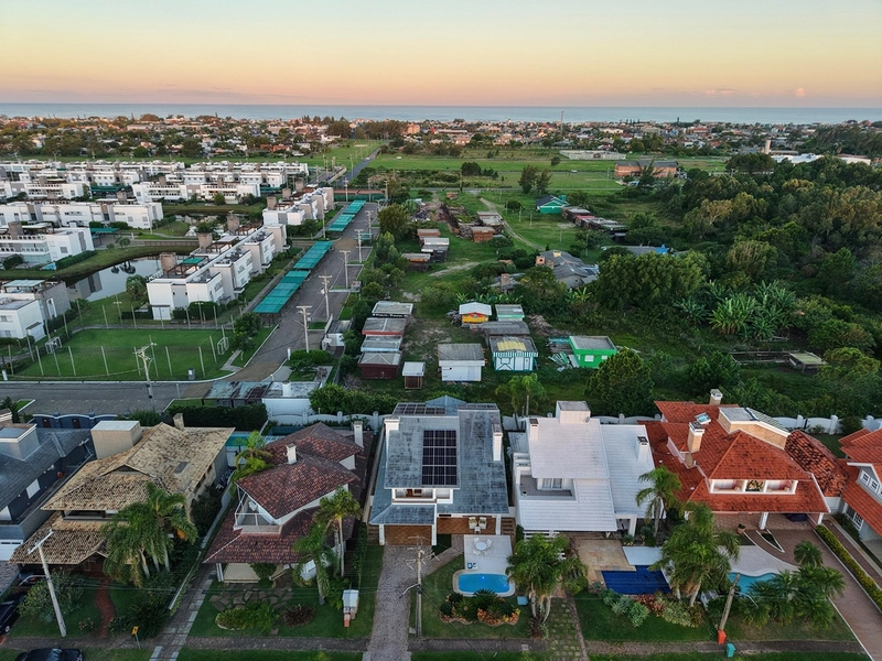 Sobrado mobiliado no Atlântida Lagos Park com 5 suítes, piscina aquecida e energia solar.: 36ª foto da galeria de imagens do imóvel