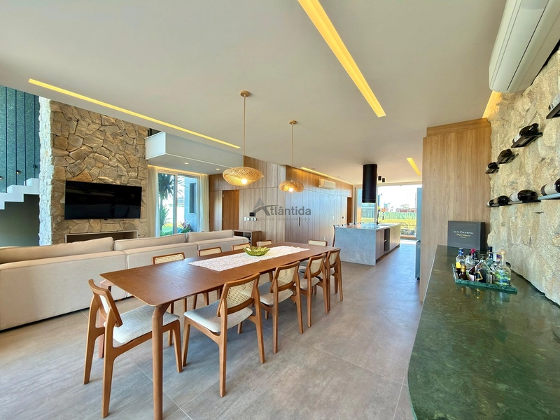 Casa beira lago no Condomínio Allure com 277 m², 4 suítes, piscina aquecida com spa, automação Alexa, piso aquecido e vista definitiva para o lago.: 25ª foto da galeria de imagens do imóvel