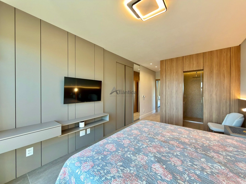 Casa beira lago no Condomínio Allure com 277 m², 4 suítes, piscina aquecida com spa, automação Alexa, piso aquecido e vista definitiva para o lago.: 17ª foto da galeria de imagens do imóvel