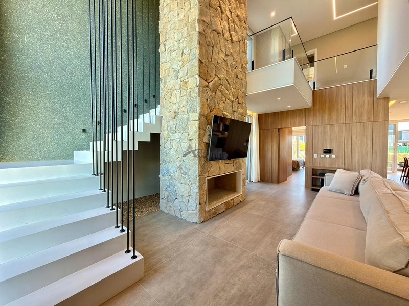Casa beira lago no Condomínio Allure com 277 m², 4 suítes, piscina aquecida com spa, automação Alexa, piso aquecido e vista definitiva para o lago.: 31ª foto da galeria de imagens do imóvel