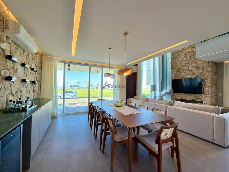 Casa beira lago no Condomínio Allure com 277 m², 4 suítes, piscina aquecida com spa, automação Alexa, piso aquecido e vista definitiva para o lago.: 2ª foto da galeria de imagens do imóvel