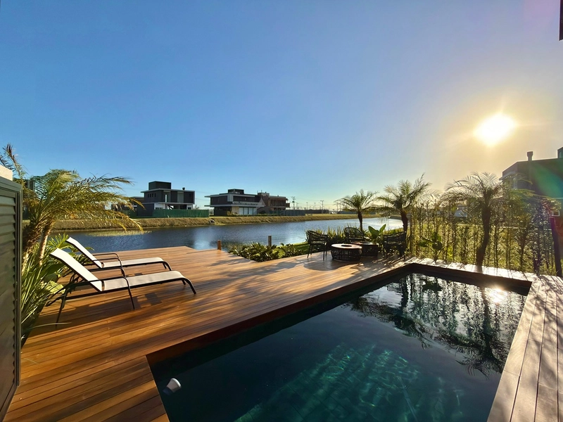 Casa beira lago no Condomínio Allure com 277 m², 4 suítes, piscina aquecida com spa, automação Alexa, piso aquecido e vista definitiva para o lago.: 10ª foto da galeria de imagens do imóvel