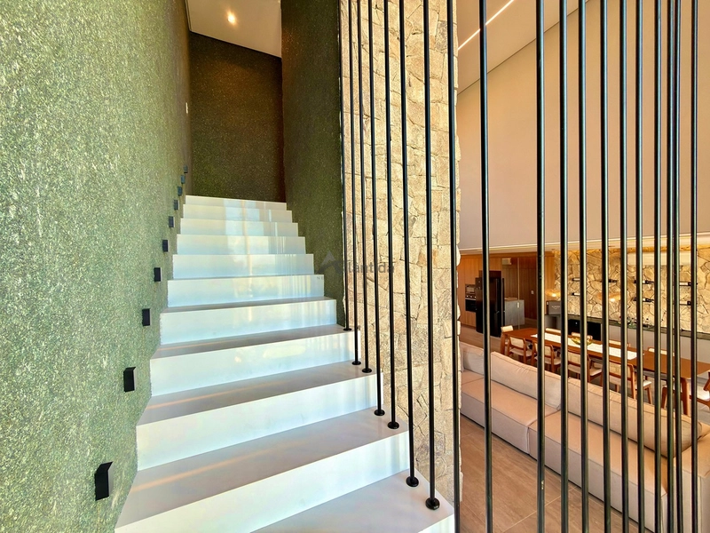 Casa beira lago no Condomínio Allure com 277 m², 4 suítes, piscina aquecida com spa, automação Alexa, piso aquecido e vista definitiva para o lago.: 22ª foto da galeria de imagens do imóvel