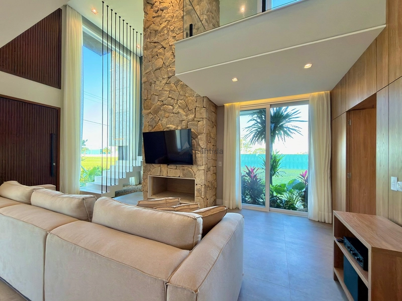 Casa beira lago no Condomínio Allure com 277 m², 4 suítes, piscina aquecida com spa, automação Alexa, piso aquecido e vista definitiva para o lago.: 3ª foto da galeria de imagens do imóvel