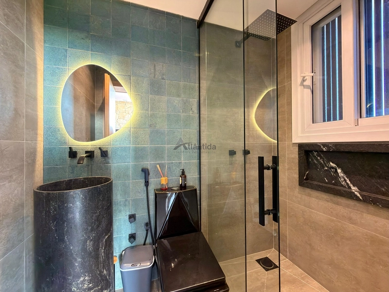 Casa beira lago no Condomínio Allure com 277 m², 4 suítes, piscina aquecida com spa, automação Alexa, piso aquecido e vista definitiva para o lago.: 14ª foto da galeria de imagens do imóvel