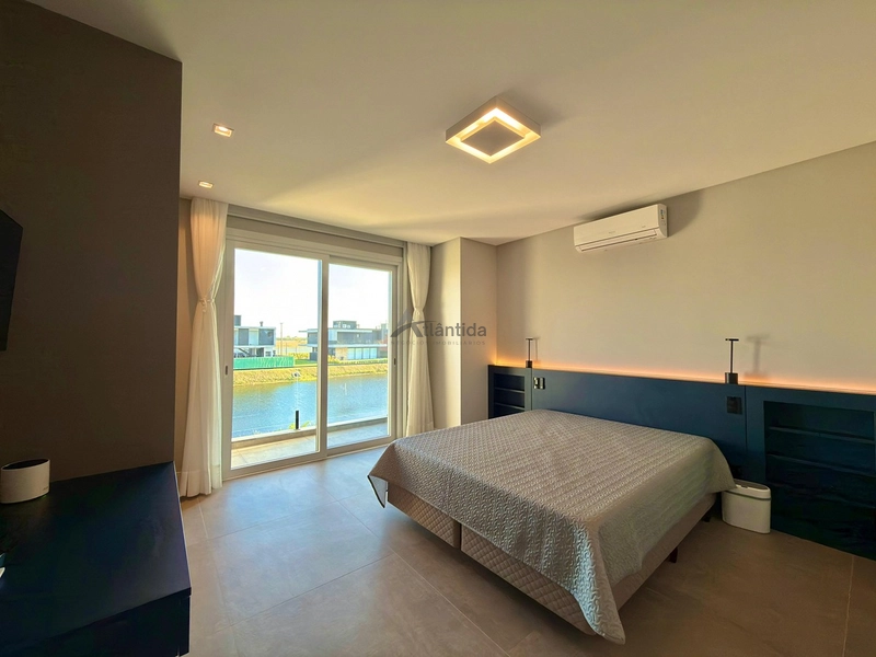 Casa beira lago no Condomínio Allure com 277 m², 4 suítes, piscina aquecida com spa, automação Alexa, piso aquecido e vista definitiva para o lago.: 20ª foto da galeria de imagens do imóvel
