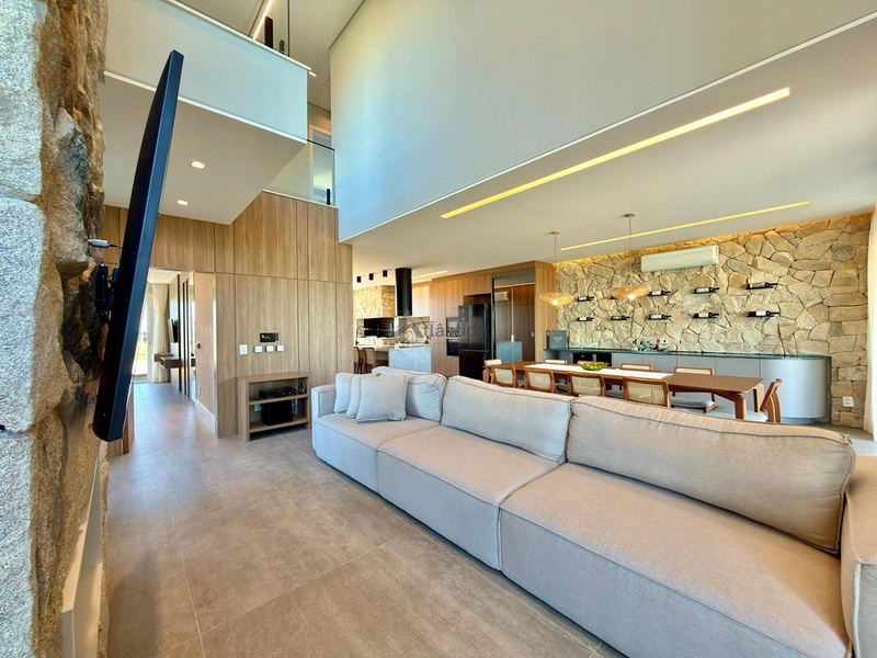 Casa beira lago no Condomínio Allure com 277 m², 4 suítes, piscina aquecida com spa, automação Alexa, piso aquecido e vista definitiva para o lago.: 29ª foto da galeria de imagens do imóvel