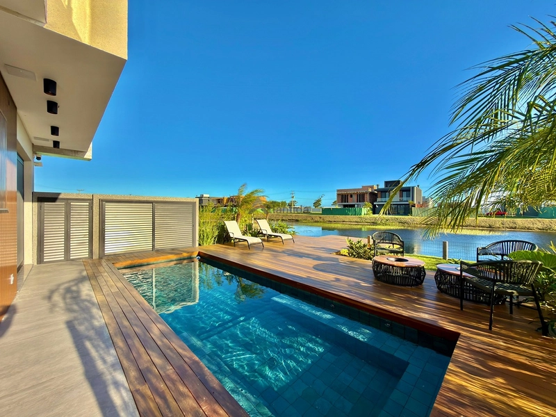 Casa beira lago no Condomínio Allure com 277 m², 4 suítes, piscina aquecida com spa, automação Alexa, piso aquecido e vista definitiva para o lago.: 9ª foto da galeria de imagens do imóvel