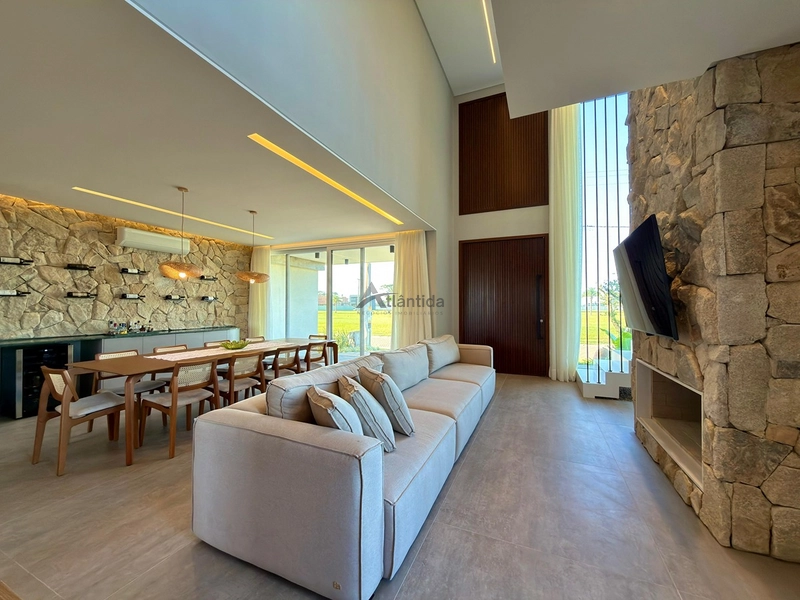 Casa beira lago no Condomínio Allure com 277 m², 4 suítes, piscina aquecida com spa, automação Alexa, piso aquecido e vista definitiva para o lago.: 19ª foto da galeria de imagens do imóvel