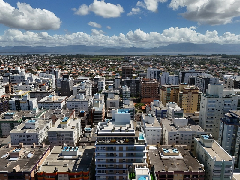 Apartamento na Zona Nova com 2 dormitórios, frente leste, sacada separada, climatizado, mobiliado e decorado, em edifício com rooftop, piscina e infraestrutura completa, a 1 quadra do mar.: 12ª foto da galeria de imagens do imóvel