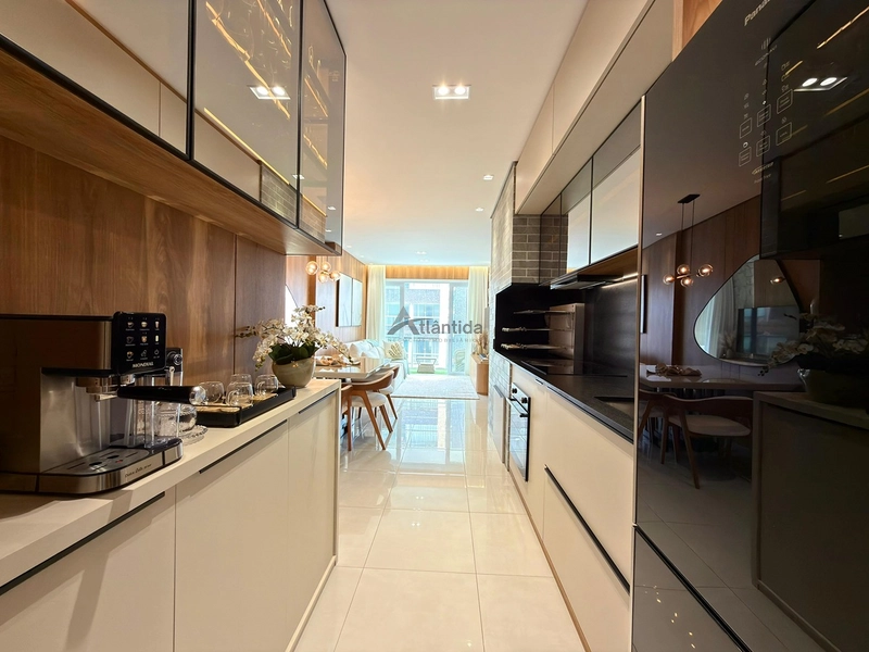 Apartamento na Zona Nova com 2 dormitórios, frente leste, sacada separada, climatizado, mobiliado e decorado, em edifício com rooftop, piscina e infraestrutura completa, a 1 quadra do mar.: 30ª foto da galeria de imagens do imóvel