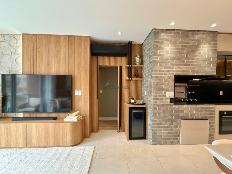 Apartamento na Zona Nova com 2 dormitórios, frente leste, sacada separada, climatizado, mobiliado e decorado, em edifício com rooftop, piscina e infraestrutura completa, a 1 quadra do mar.: 18ª foto da galeria de imagens do imóvel