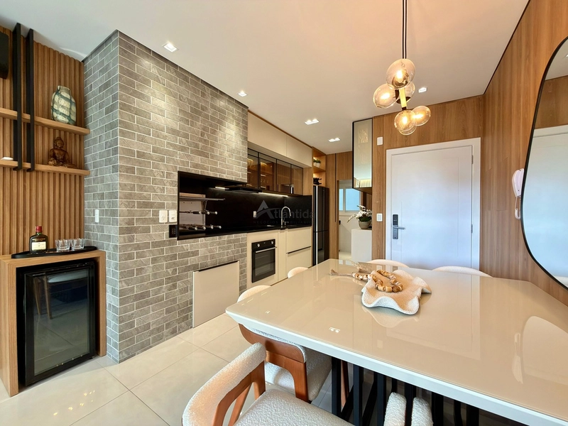 Apartamento na Zona Nova com 2 dormitórios, frente leste, sacada separada, climatizado, mobiliado e decorado, em edifício com rooftop, piscina e infraestrutura completa, a 1 quadra do mar.: 26ª foto da galeria de imagens do imóvel