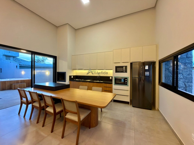 Casa no Jardim Beira Mar com 124 m², 3 suítes, piscina, banheira de hidromassagem, living integrado e localização a apenas 2 quadras do mar.: 11ª foto da galeria de imagens do imóvel