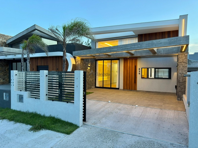 Casa no Jardim Beira Mar com 124 m², 3 suítes, piscina, banheira de hidromassagem, living integrado e localização a apenas 2 quadras do mar.: 19ª foto da galeria de imagens do imóvel