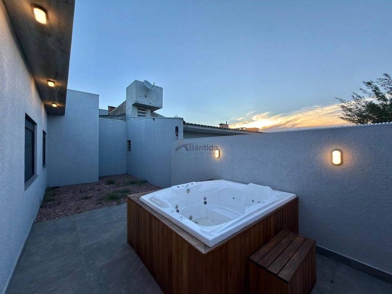 Casa no Jardim Beira Mar com 124 m², 3 suítes, piscina, banheira de hidromassagem, living integrado e localização a apenas 2 quadras do mar.: 16ª foto da galeria de imagens do imóvel