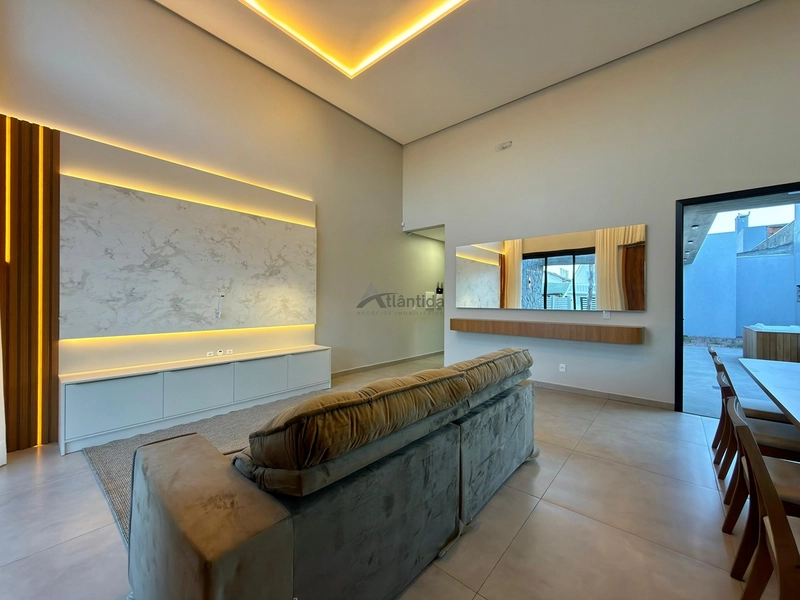 Casa no Jardim Beira Mar com 124 m², 3 suítes, piscina, banheira de hidromassagem, living integrado e localização a apenas 2 quadras do mar.: 6ª foto da galeria de imagens do imóvel