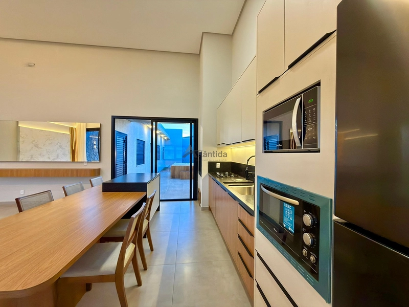 Casa no Jardim Beira Mar com 124 m², 3 suítes, piscina, banheira de hidromassagem, living integrado e localização a apenas 2 quadras do mar.: 9ª foto da galeria de imagens do imóvel