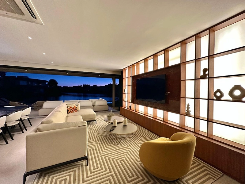 Sobrado de Luxo à Venda no Condomínio Enseada em Xangri-lá – 6 Suítes Beira de Lago com Elevador e Piscina: 28ª foto da galeria de imagens do imóvel