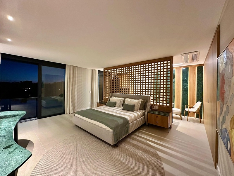 Sobrado de Luxo à Venda no Condomínio Enseada em Xangri-lá – 6 Suítes Beira de Lago com Elevador e Piscina: 37ª foto da galeria de imagens do imóvel