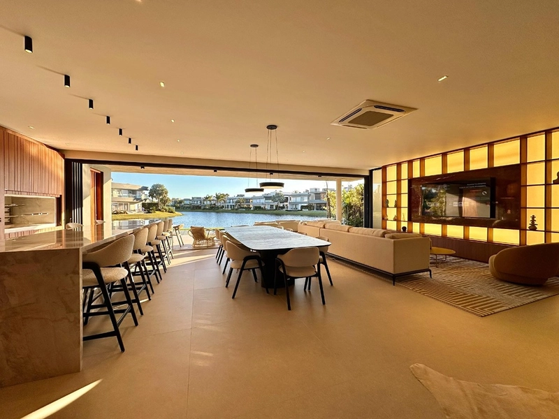 Sobrado de Luxo à Venda no Condomínio Enseada em Xangri-lá – 6 Suítes Beira de Lago com Elevador e Piscina: 24ª foto da galeria de imagens do imóvel