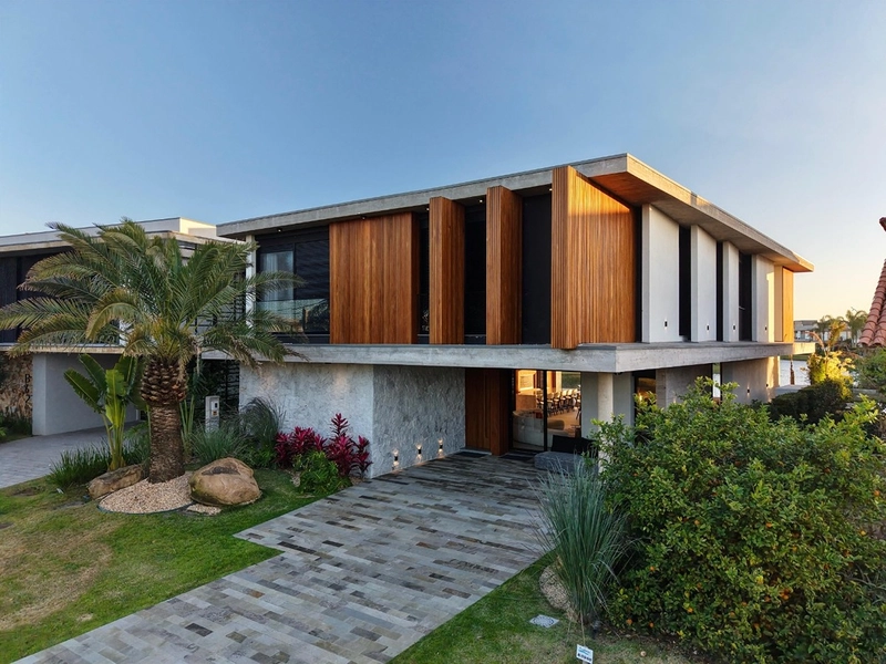 Sobrado de Luxo à Venda no Condomínio Enseada em Xangri-lá – 6 Suítes Beira de Lago com Elevador e Piscina: 34ª foto da galeria de imagens do imóvel