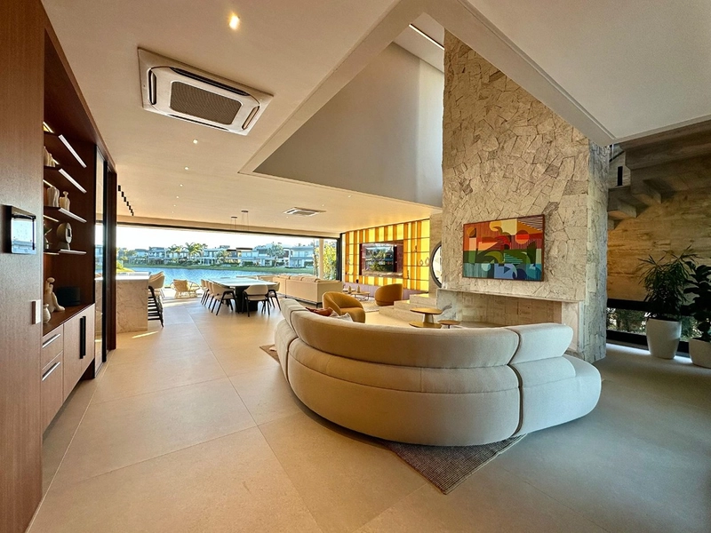 Sobrado de Luxo à Venda no Condomínio Enseada em Xangri-lá – 6 Suítes Beira de Lago com Elevador e Piscina: 17ª foto da galeria de imagens do imóvel