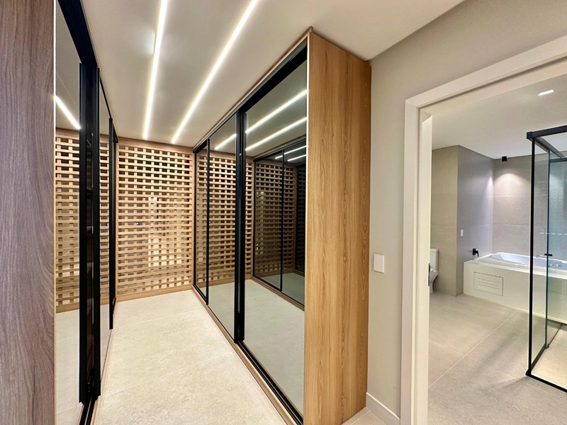 Sobrado de Luxo à Venda no Condomínio Enseada em Xangri-lá – 6 Suítes Beira de Lago com Elevador e Piscina: 38ª foto da galeria de imagens do imóvel