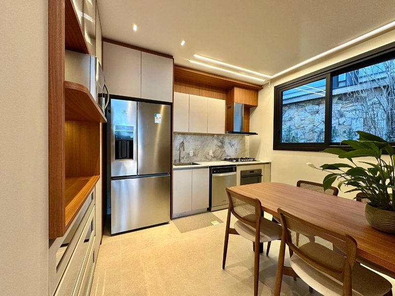 Sobrado de Luxo à Venda no Condomínio Enseada em Xangri-lá – 6 Suítes Beira de Lago com Elevador e Piscina: 2ª foto da galeria de imagens do imóvel