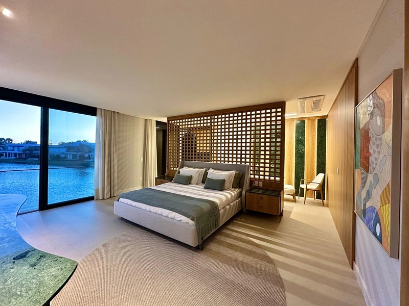 Sobrado de Luxo à Venda no Condomínio Enseada em Xangri-lá – 6 Suítes Beira de Lago com Elevador e Piscina: 25ª foto da galeria de imagens do imóvel