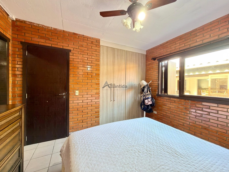 Casa no Centro de Xangri-Lá com 3 dormitórios, living com lareira, anexo completo nos fundos, vagas para 4 carros e localização a apenas 3 quadras do mar.: 20ª foto da galeria de imagens do imóvel