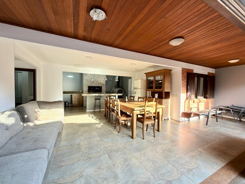 Casa no Centro de Xangri-Lá com 3 dormitórios, living com lareira, anexo completo nos fundos, vagas para 4 carros e localização a apenas 3 quadras do mar.: 23ª foto da galeria de imagens do imóvel