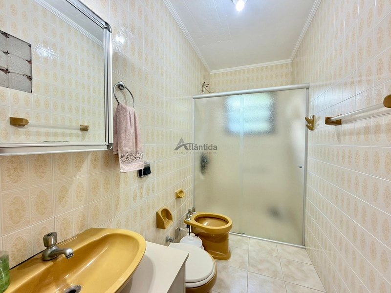 Casa no Centro de Xangri-Lá com 3 dormitórios, living com lareira, anexo completo nos fundos, vagas para 4 carros e localização a apenas 3 quadras do mar.: 16ª foto da galeria de imagens do imóvel