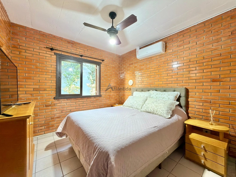 Casa no Centro de Xangri-Lá com 3 dormitórios, living com lareira, anexo completo nos fundos, vagas para 4 carros e localização a apenas 3 quadras do mar.: 17ª foto da galeria de imagens do imóvel