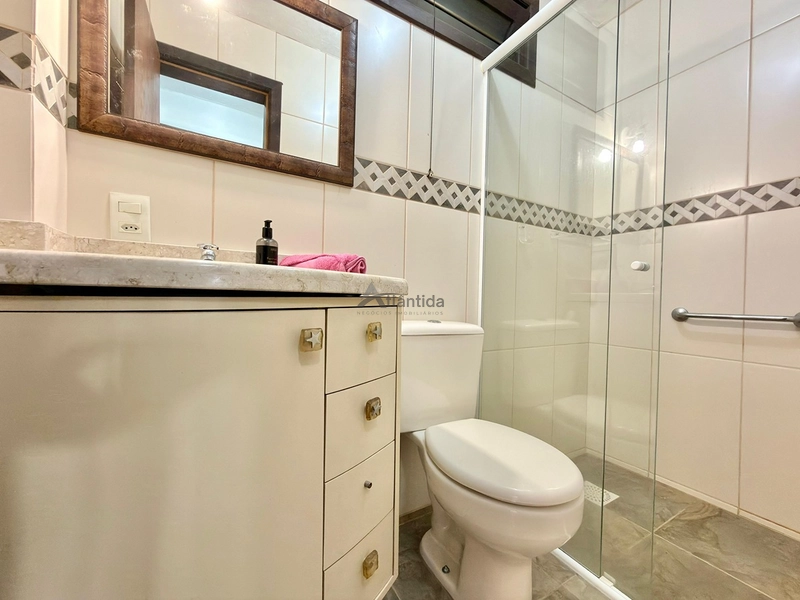 Casa no Centro de Xangri-Lá com 3 dormitórios, living com lareira, anexo completo nos fundos, vagas para 4 carros e localização a apenas 3 quadras do mar.: 30ª foto da galeria de imagens do imóvel