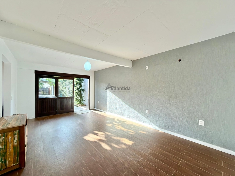 Casa no Centro de Xangri-Lá com 3 dormitórios, living com lareira, anexo completo nos fundos, vagas para 4 carros e localização a apenas 3 quadras do mar.: 32ª foto da galeria de imagens do imóvel