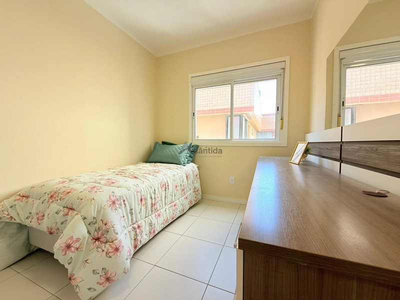 Apartamento mobiliado e decorado no Centro de Capão da Canoa, com 3 dormitórios, ampla sacada com churrasqueira, box com depósito e excelente condição de oportunidade.: 5ª foto da galeria de imagens do imóvel