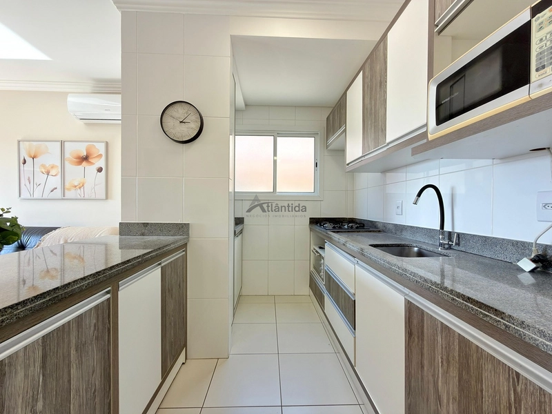 Apartamento mobiliado e decorado no Centro de Capão da Canoa, com 3 dormitórios, ampla sacada com churrasqueira, box com depósito e excelente condição de oportunidade.: 2ª foto da galeria de imagens do imóvel