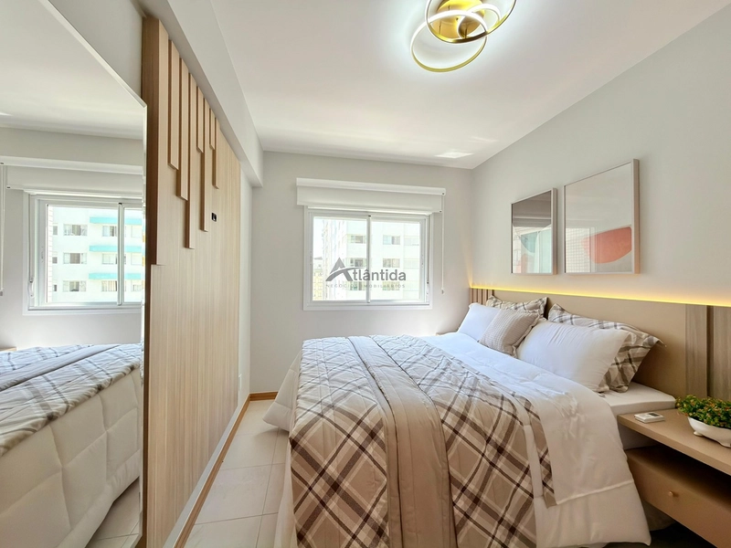 Apartamento no Centro de Capão da Canoa com 2 dormitórios, sacada de frente, sol da manhã, mobiliado e decorado, em edifício com piscina, salão de festas e sala de jogos.: 12ª foto da galeria de imagens do imóvel