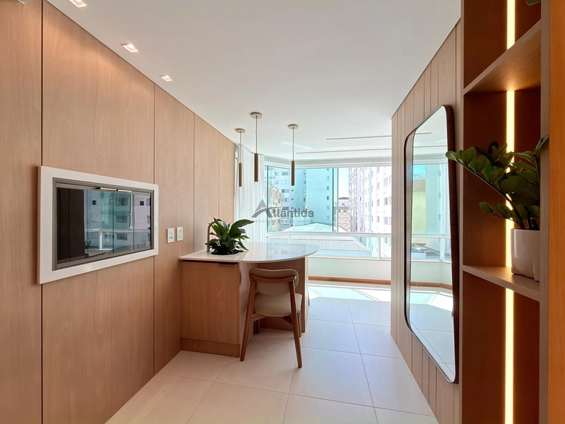 Apartamento no Centro de Capão da Canoa com 2 dormitórios, sacada de frente, sol da manhã, mobiliado e decorado, em edifício com piscina, salão de festas e sala de jogos.: 20ª foto da galeria de imagens do imóvel