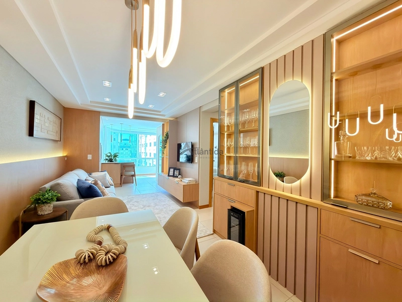 Apartamento no Centro de Capão da Canoa com 2 dormitórios, sacada de frente, sol da manhã, mobiliado e decorado, em edifício com piscina, salão de festas e sala de jogos.: 14ª foto da galeria de imagens do imóvel