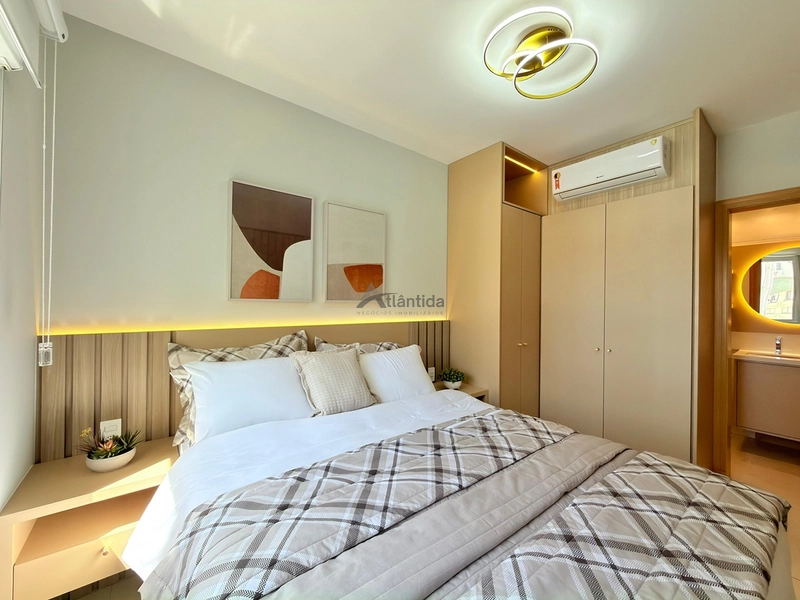 Apartamento no Centro de Capão da Canoa com 2 dormitórios, sacada de frente, sol da manhã, mobiliado e decorado, em edifício com piscina, salão de festas e sala de jogos.: 10ª foto da galeria de imagens do imóvel