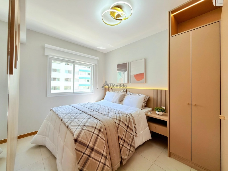 Apartamento no Centro de Capão da Canoa com 2 dormitórios, sacada de frente, sol da manhã, mobiliado e decorado, em edifício com piscina, salão de festas e sala de jogos.: 9ª foto da galeria de imagens do imóvel