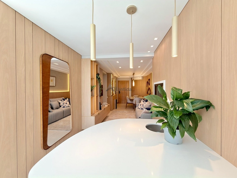 Apartamento no Centro de Capão da Canoa com 2 dormitórios, sacada de frente, sol da manhã, mobiliado e decorado, em edifício com piscina, salão de festas e sala de jogos.: 23ª foto da galeria de imagens do imóvel