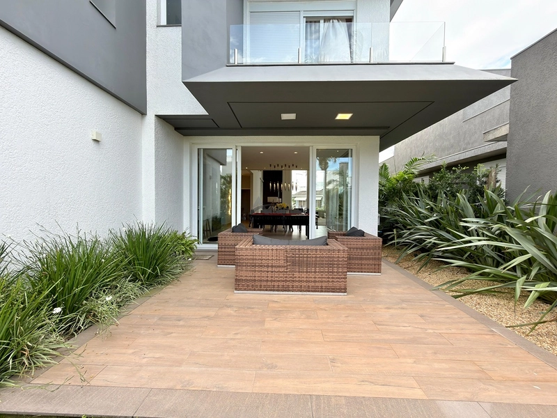 Sobrado no Capão Ilhas Resort com 300 m², 4 suítes, ambientes integrados, espaço gourmet, mobiliado e decorado, em lote amplo e condomínio com acesso privativo à lagoa.: 17ª foto da galeria de imagens do imóvel